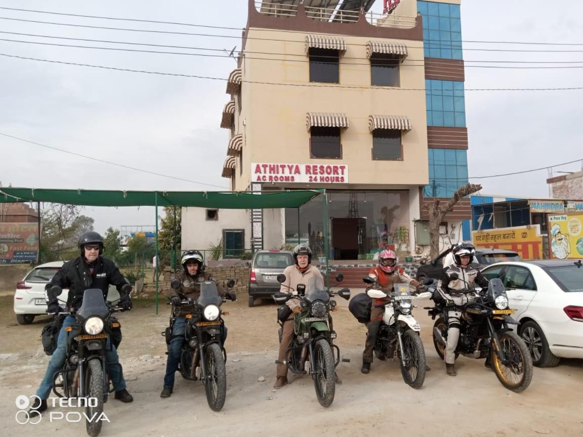 Athitya Hotel And Resort Sikar Стая снимка