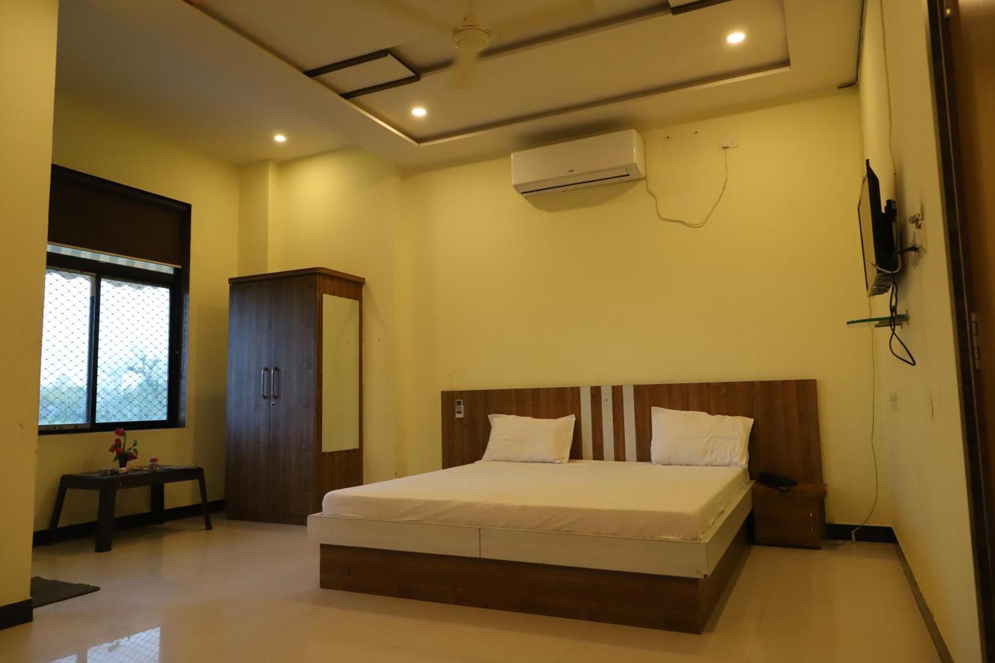 Athitya Hotel And Resort Sikar Стая снимка