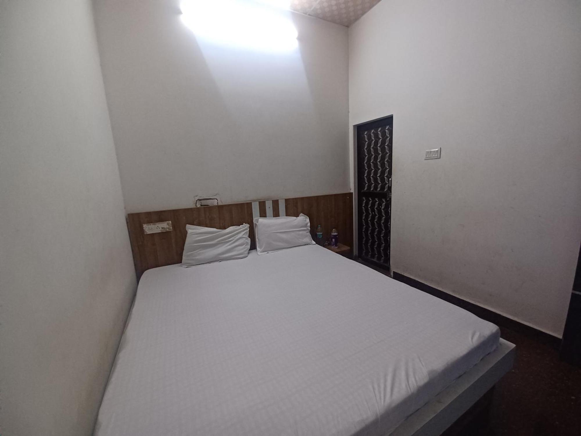 Athitya Hotel And Resort Sikar Стая снимка